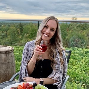 Meet your Posher, Claire